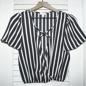 Black & White flowy Top